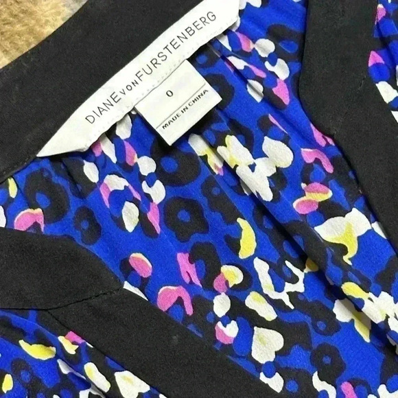 Diane von Furstenberg DVF Silk Tie Waist Dress 0 Mid Length Blue Floral Pockets - Picture 5 of 5